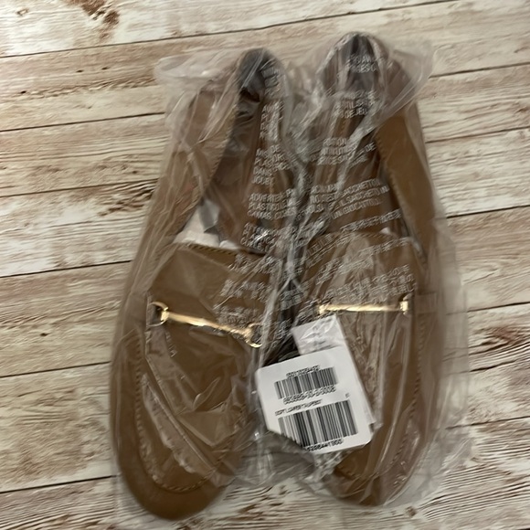 🆕 Old Navy Women’s Faux-Leather Soft Loafers Shoes Taupe 8 - Picture 5 of 10